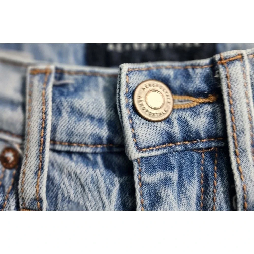 Aeropostale Mom Jeans Light‎ Wash Distressed Raw Hem High Rise Denim